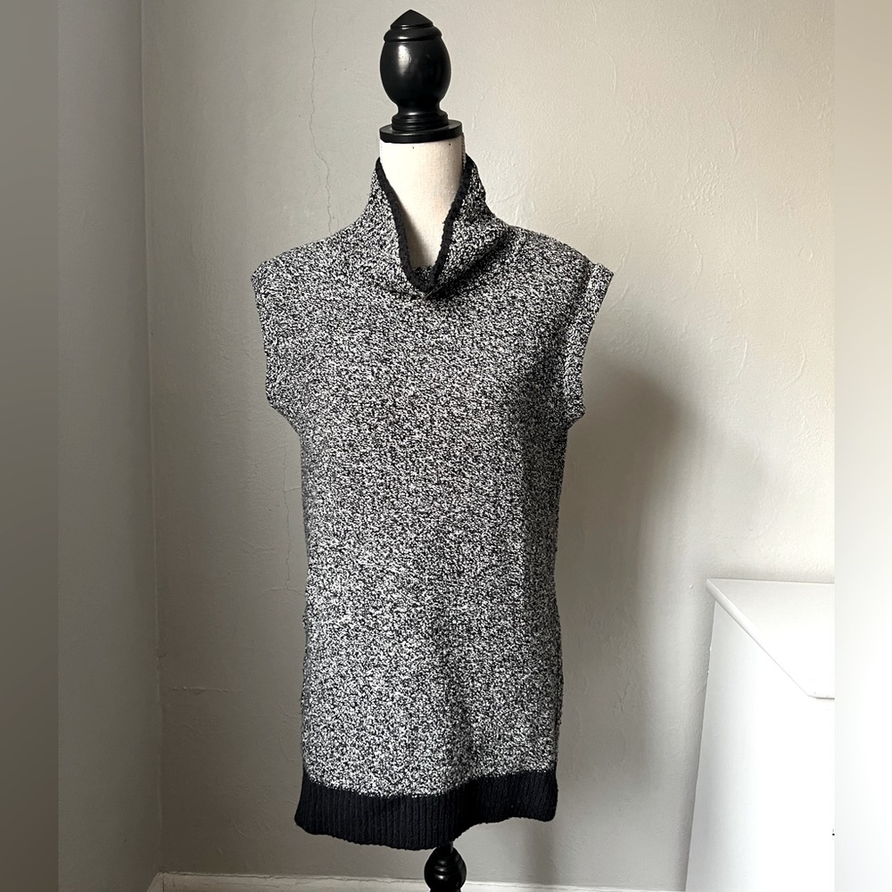 Loft sleeveless mock turtleneck sweater size Xsmall